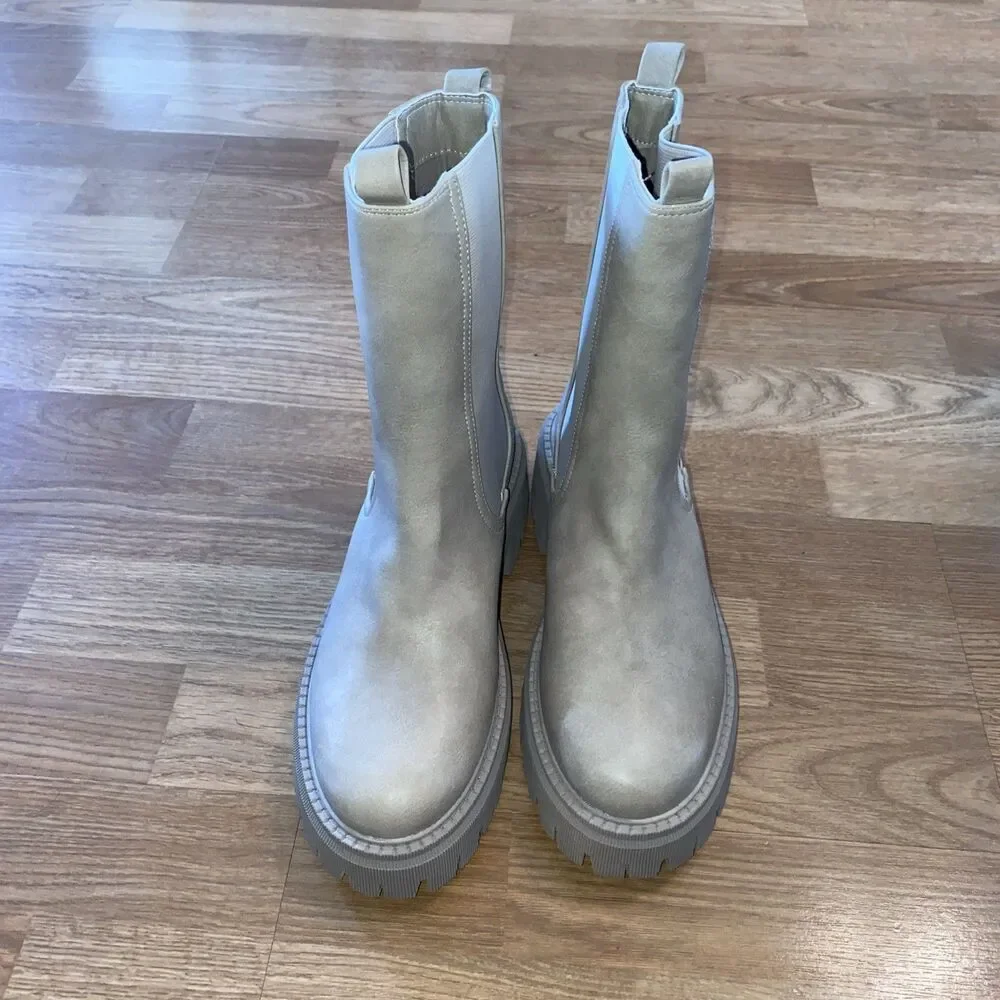 DV Dolce Vita Garden Pull On Chelsea Boots Size 7.5M NWOB Stone Color - Picture 4 of 10